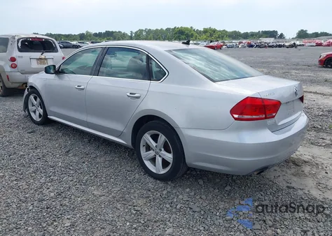 2014 Volkswagen Passat 1.8T Wolfsburg Edition z USA, uszkodzony, nr VIN 1VWAS7A31EC037187